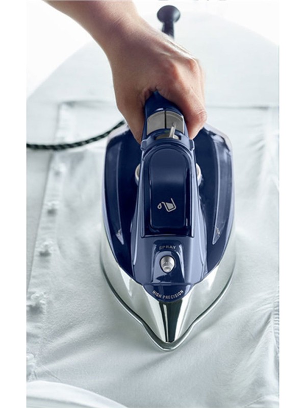 Rowenta DW 8215 Σίδερο Ατμού 2800W με Συνεχόμενη Παροχή 45gr/min Rowenta DW 8215 Σίδερο Ατμού 2800W με Συνεχόμενη Παροχή 45gr/min