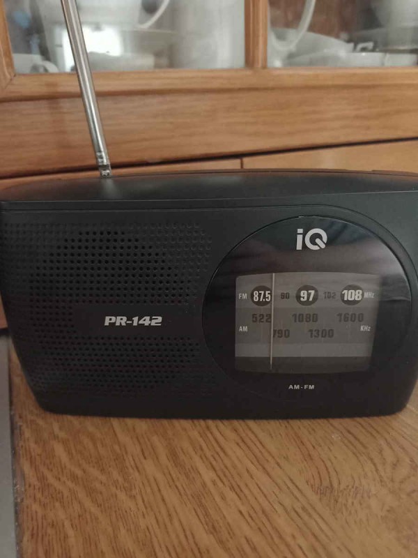 IQ PR-142 Φορητό Ραδιόφωνο Ρεύματος / Μπαταρίας Μαύρο